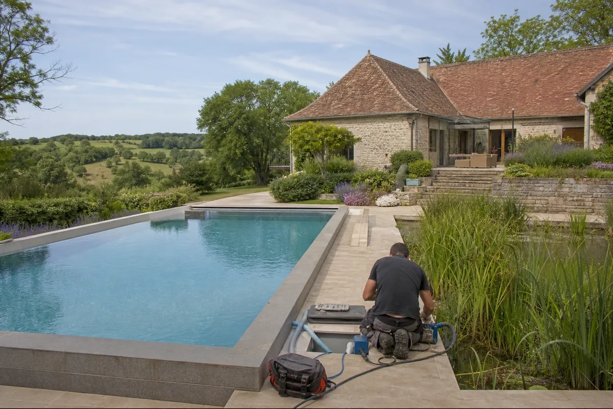 Pisciniste à Cluny & dans le Clunisois